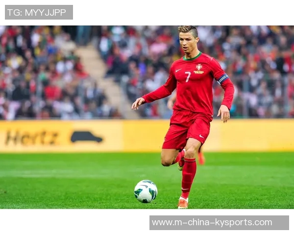 C罗豪华SUV座驾揭秘足球明星的驾驶风格与生活品味分析